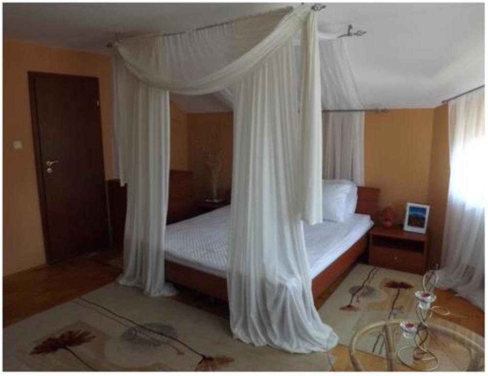 Pensiunea Pentru Tine Prietene Arcani Habitación foto